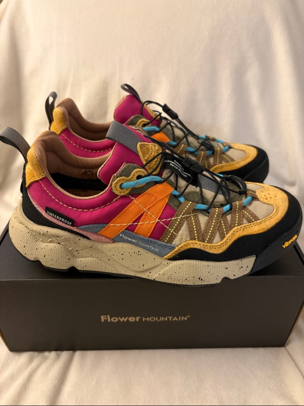 NWT Flower Mountain Iwano 2 Waterproof Hiking Shoe in Black-Dark Grey - Picture 9 of 16